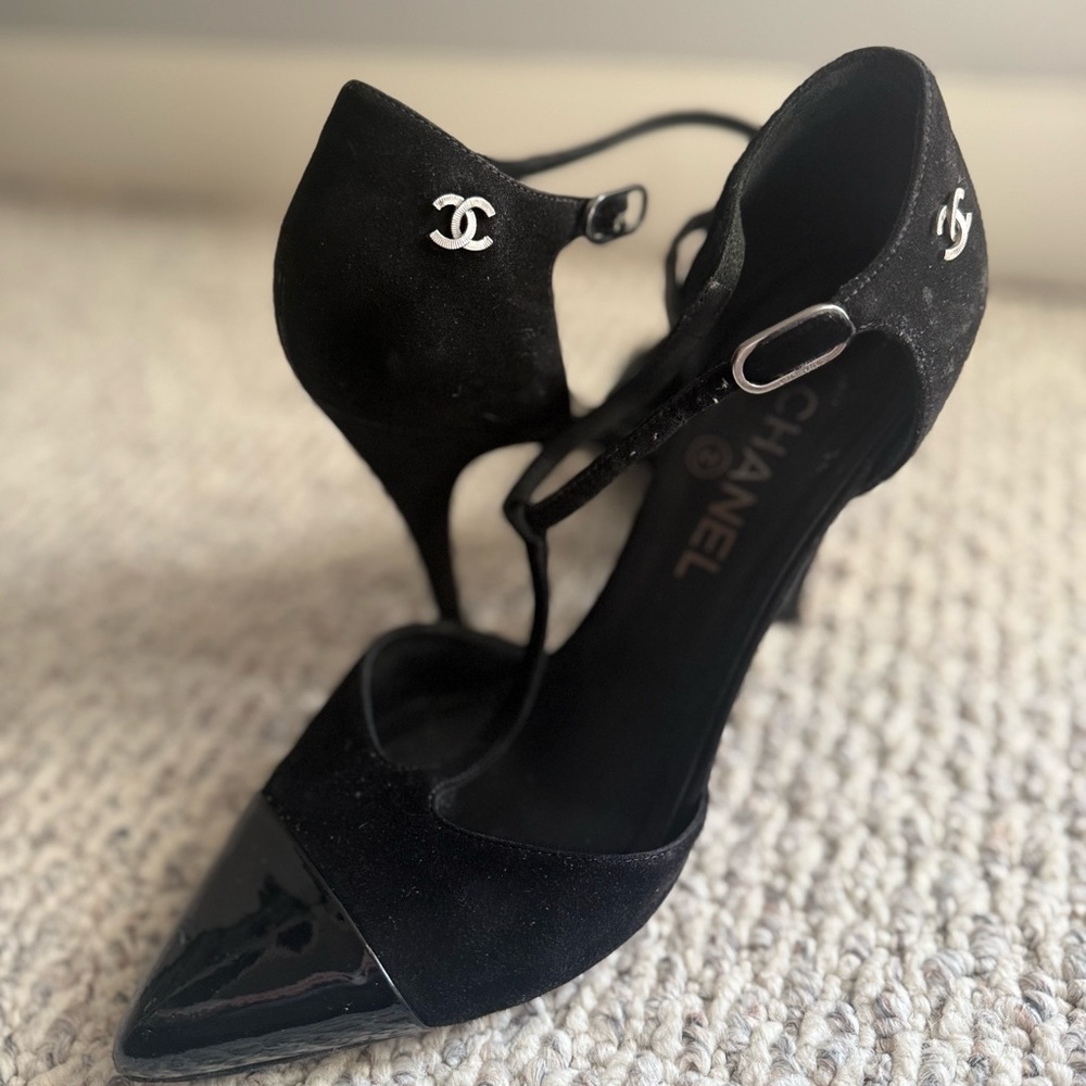 CHANEL Black Suede and Patent Leather Heels